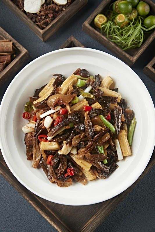 蒜子米椒五花肉炒松蘑粗粉條