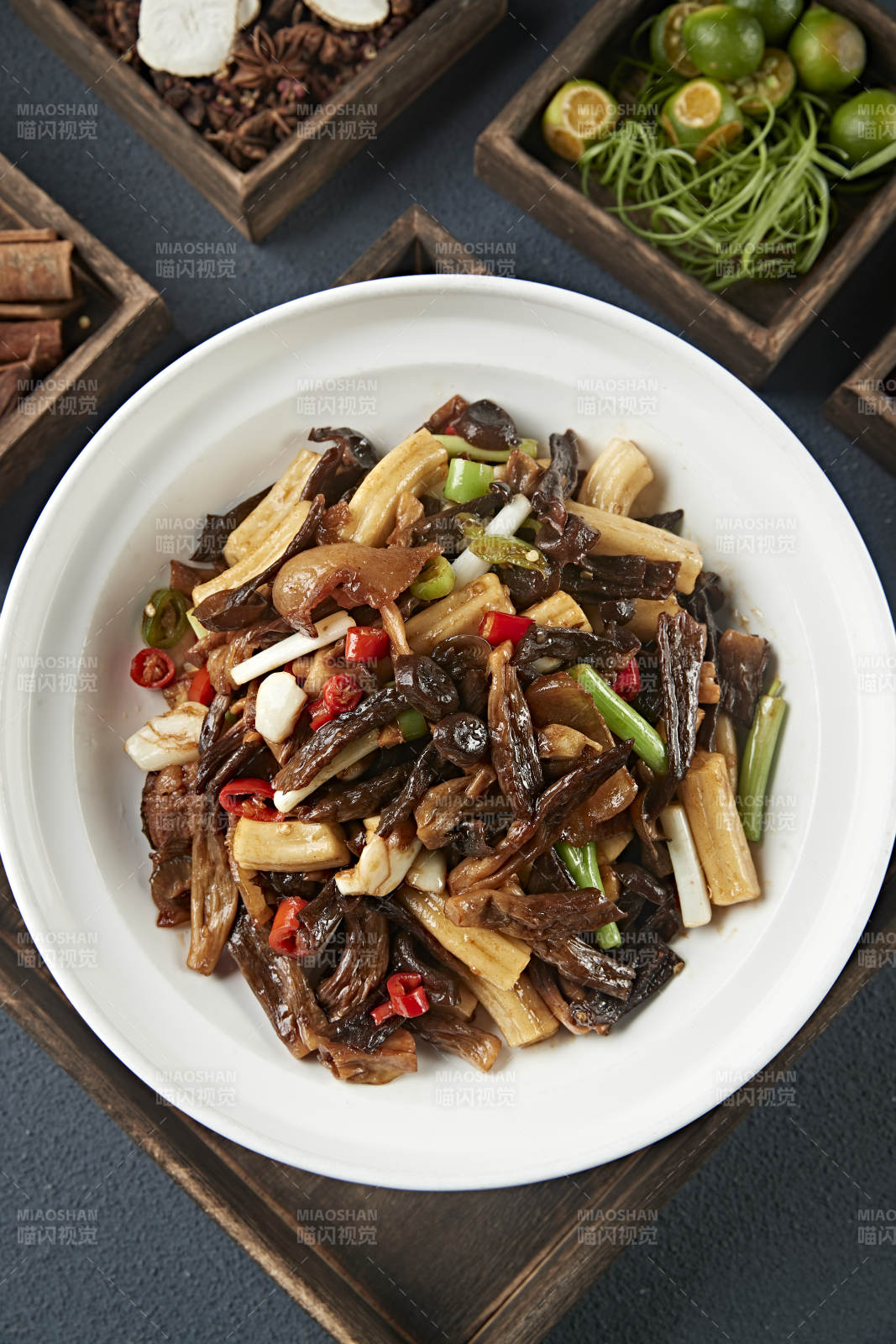 蒜子米椒五花肉炒松蘑粗粉條