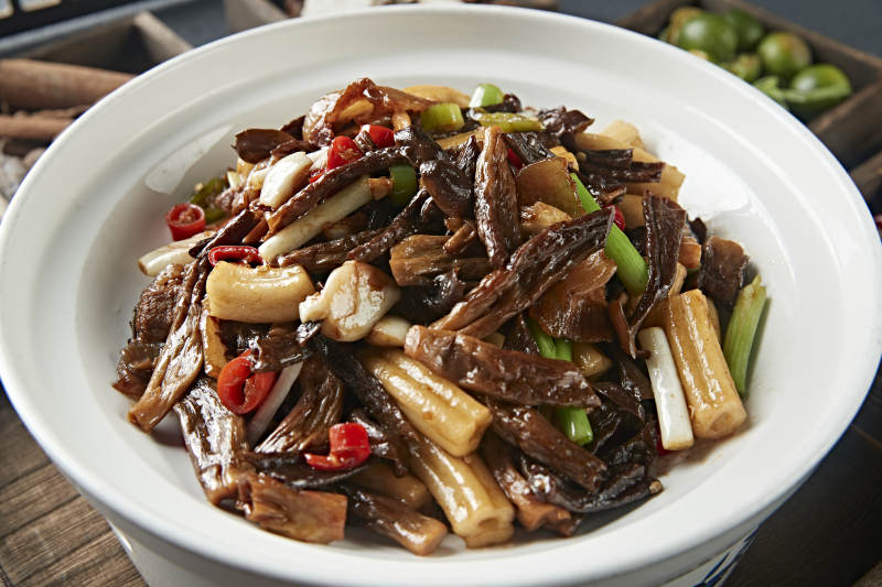 蒜子米椒五花肉炒松蘑粗粉條