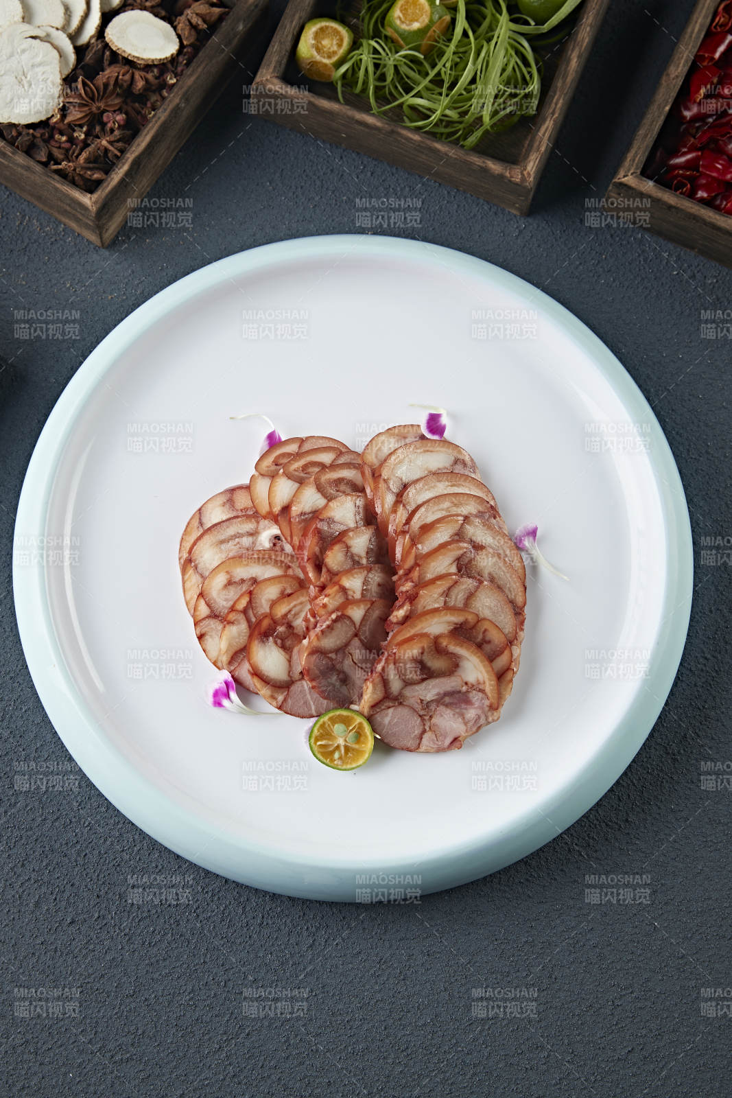 烟熏卤味压肘花卷切片