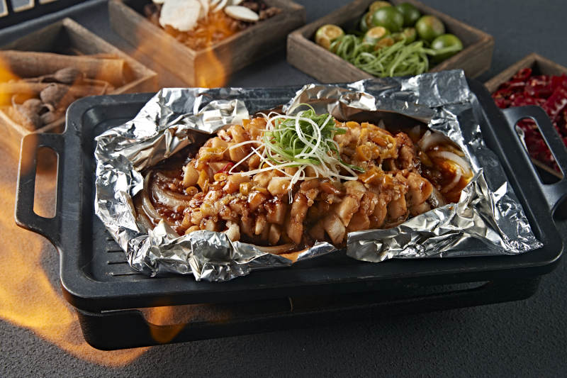 铁板锡纸烤鲈鱼