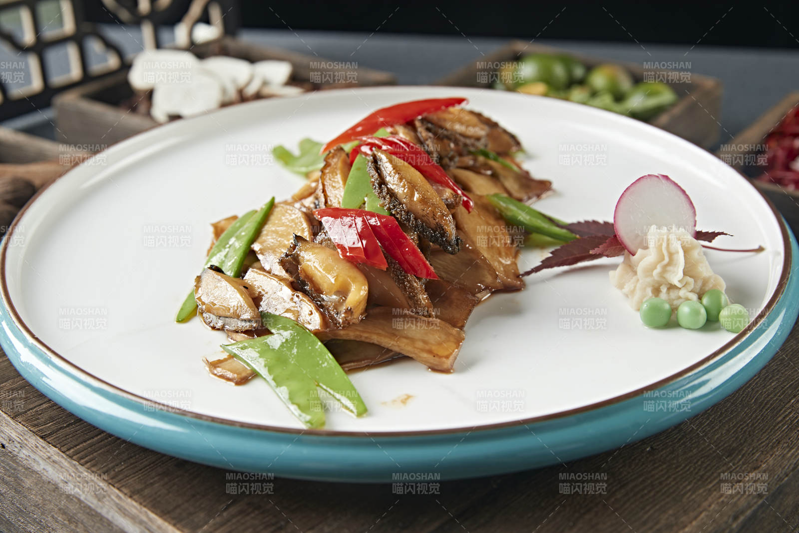 荷兰豆彩椒杏鲍菇烧鲜鲍鱼