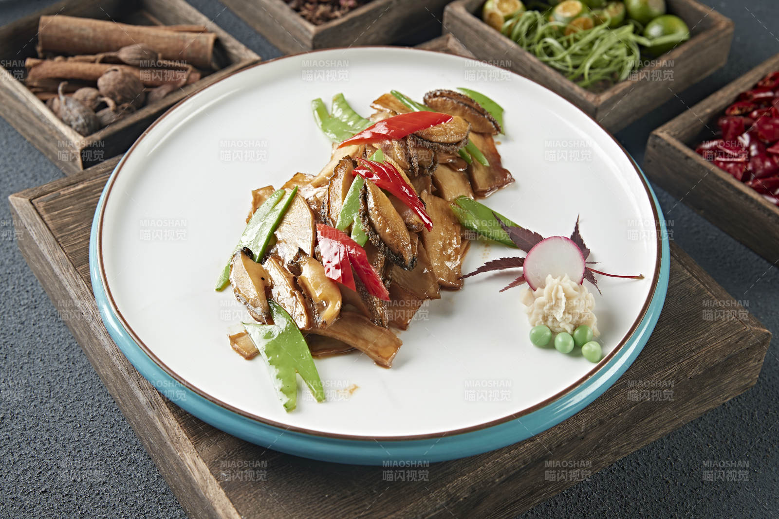 荷兰豆彩椒杏鲍菇烧鲜鲍鱼