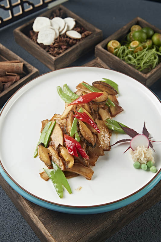 荷兰豆彩椒杏鲍菇烧鲜鲍鱼