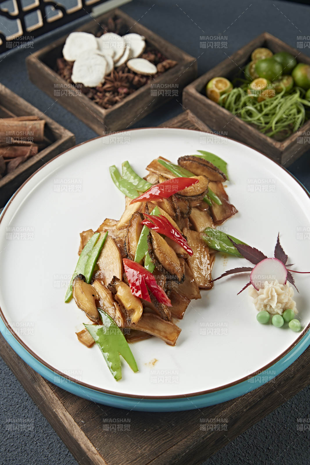 荷兰豆彩椒杏鲍菇烧鲜鲍鱼