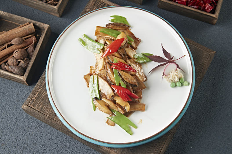 荷兰豆彩椒杏鲍菇烧鲜鲍鱼