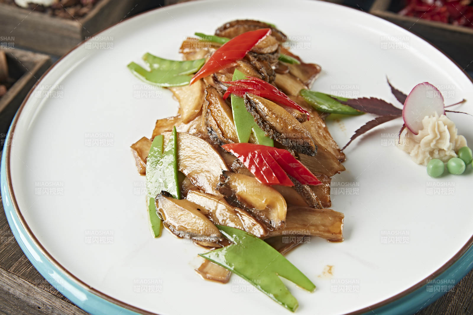 荷兰豆彩椒杏鲍菇烧鲜鲍鱼