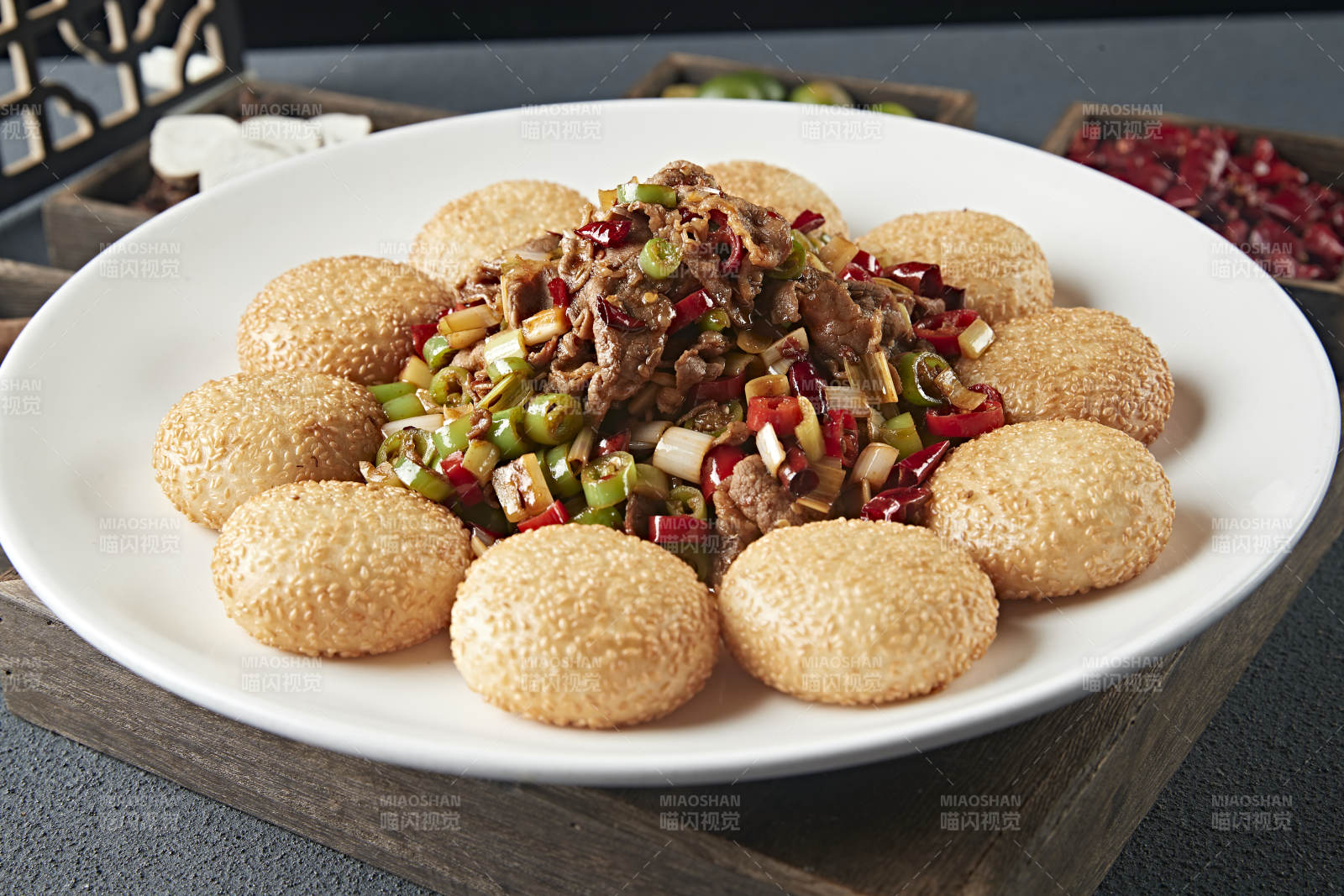 芝麻锅盔配辣炒黄牛肉