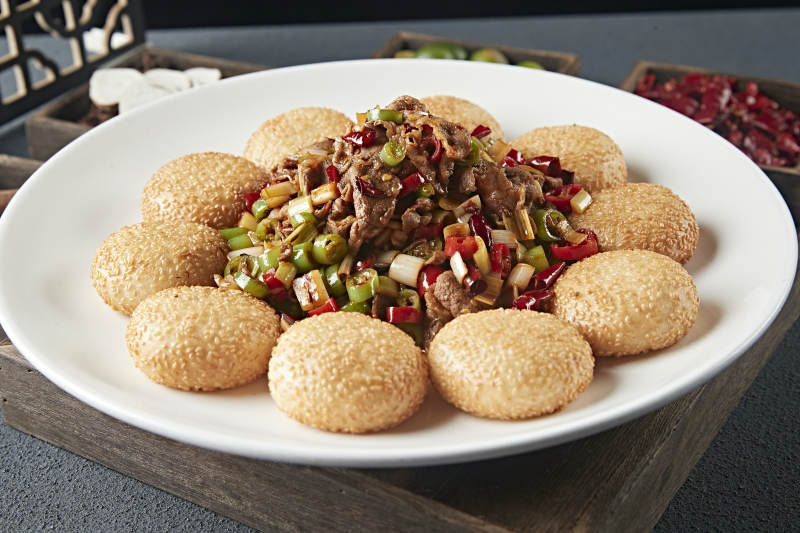 芝麻锅盔配辣炒黄牛肉