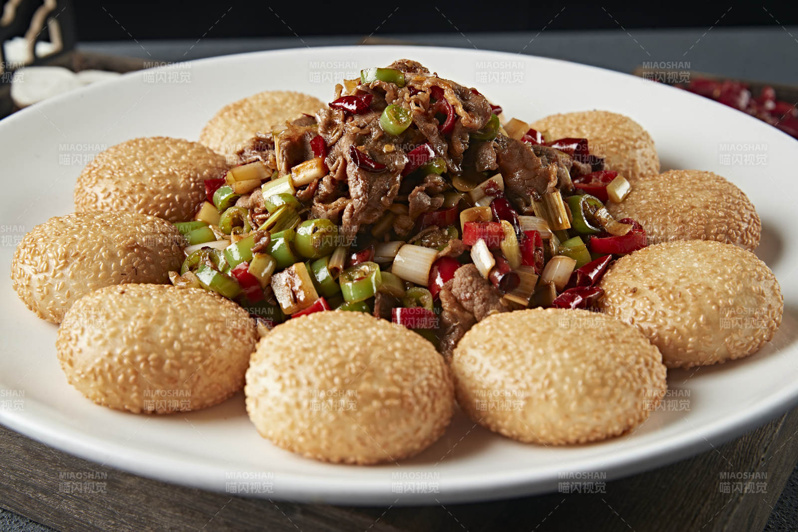 芝麻锅盔配辣炒黄牛肉