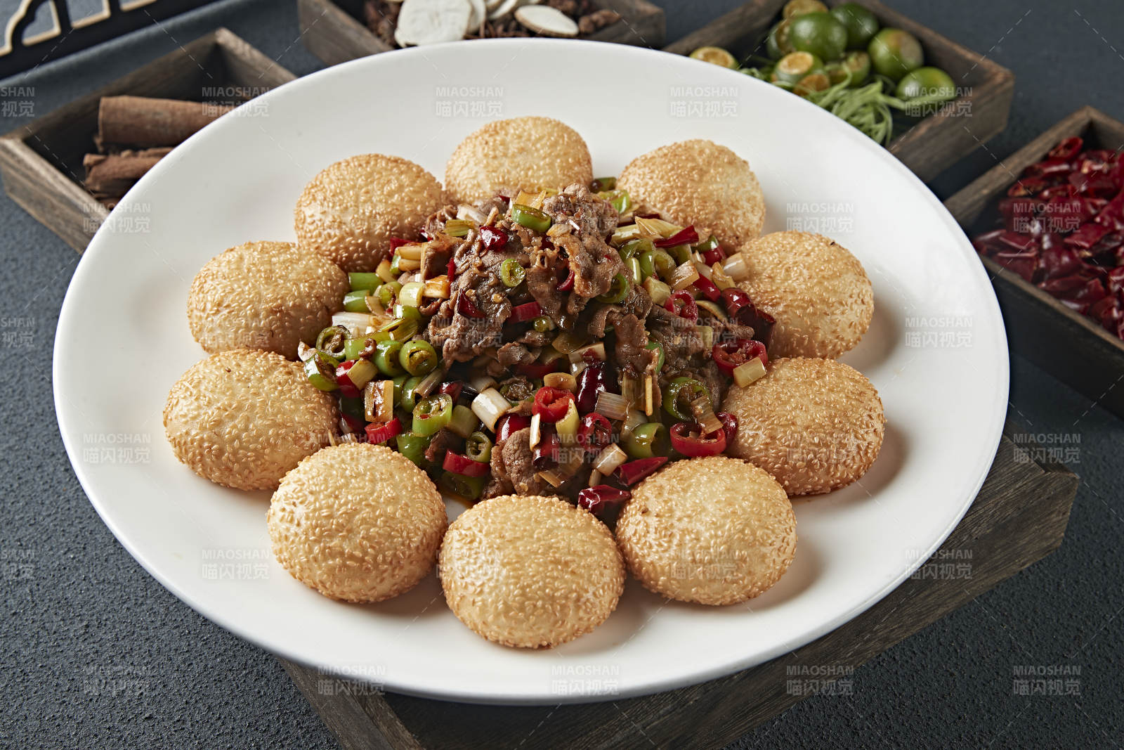 芝麻锅盔配辣炒黄牛肉