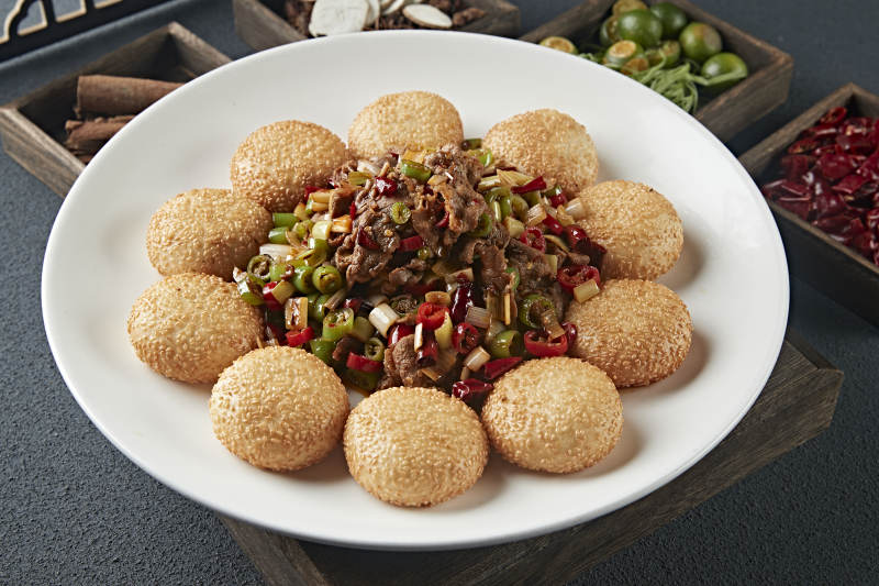 芝麻锅盔配辣炒黄牛肉