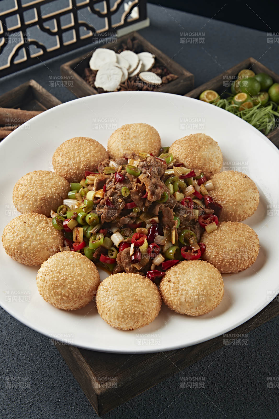 芝麻锅盔配辣炒黄牛肉