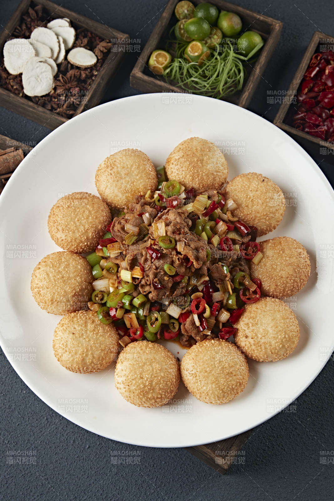 芝麻锅盔配辣炒黄牛肉