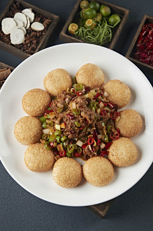 芝麻锅盔配辣炒黄牛肉