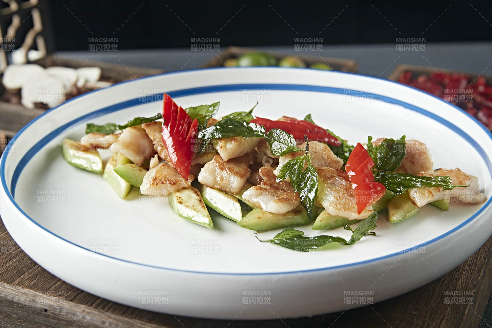 彩椒薄荷配香煎鳕鱼肉