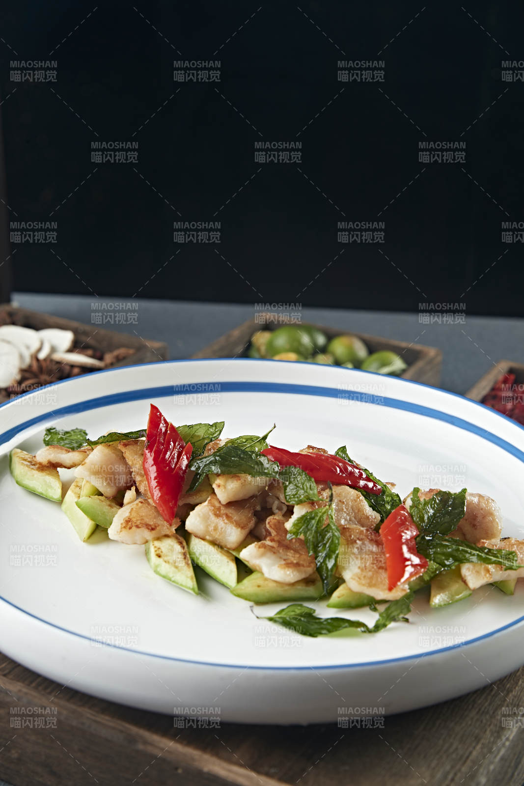 彩椒薄荷配香煎鳕鱼肉