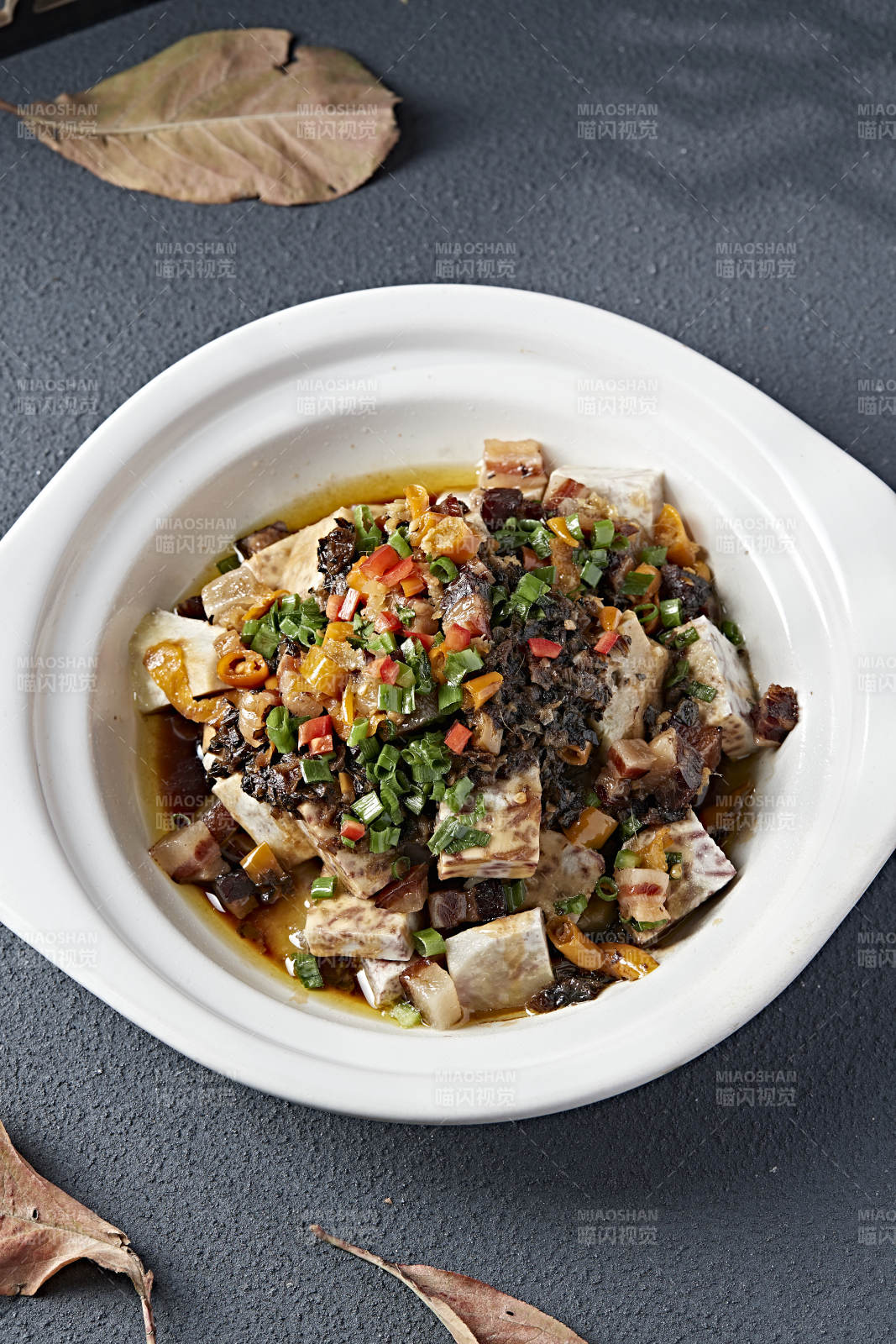 砂锅梅菜咸肉煲香芋