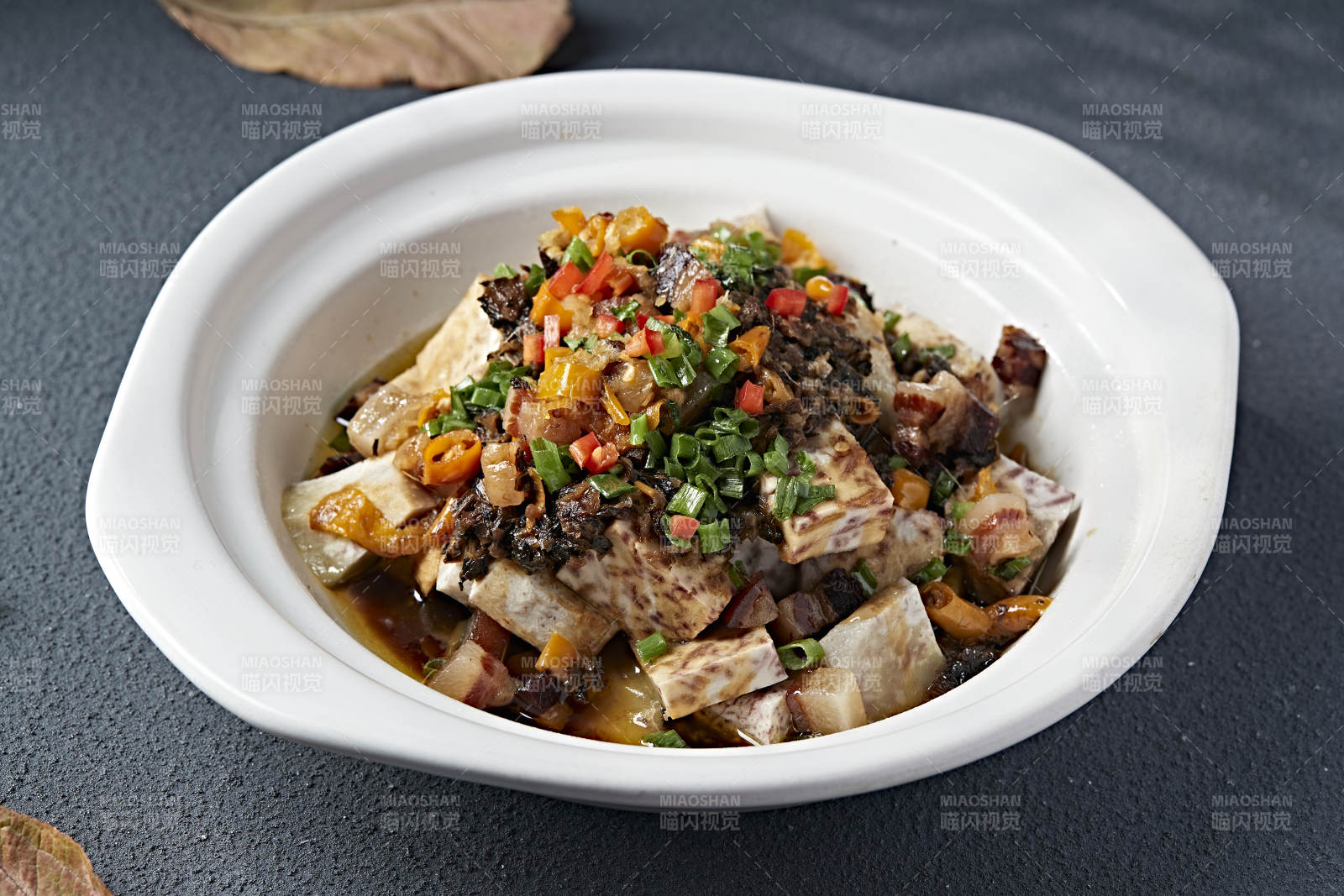 砂锅梅菜咸肉煲香芋