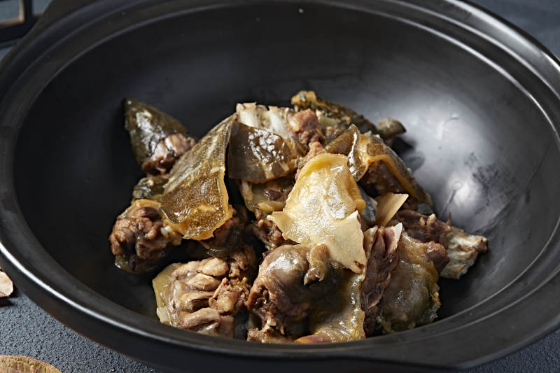 砂锅浓汤煲甲鱼