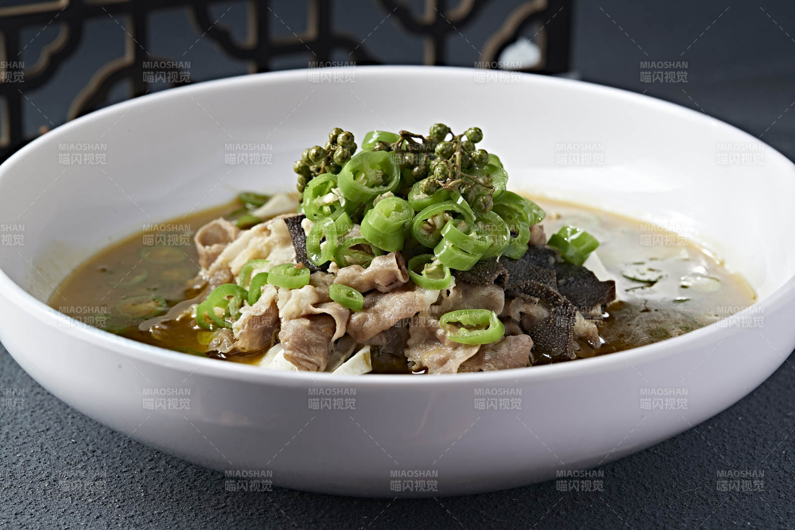 酸汤藤椒毛肚黄喉炖肥牛