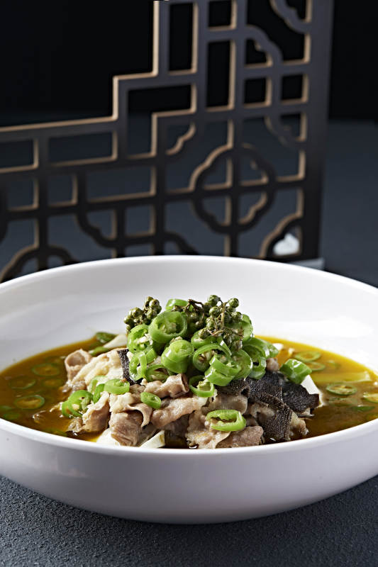 酸汤藤椒毛肚黄喉炖肥牛