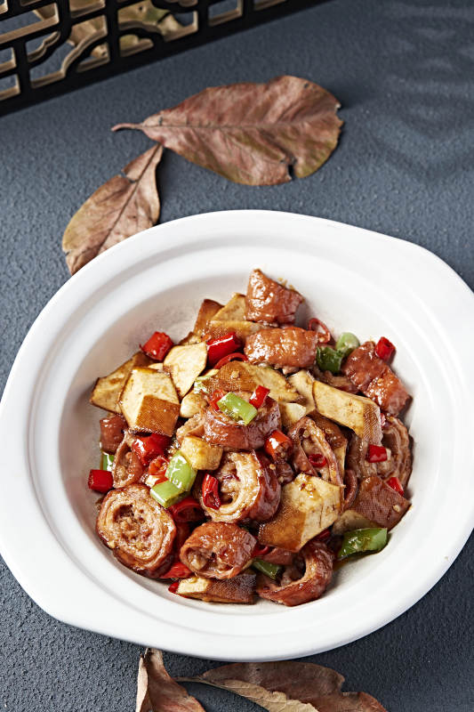 砂锅香辣米椒香干烧肥肠