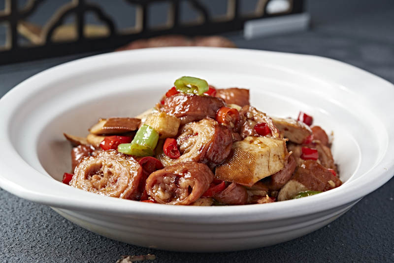 砂锅香辣米椒香干烧肥肠