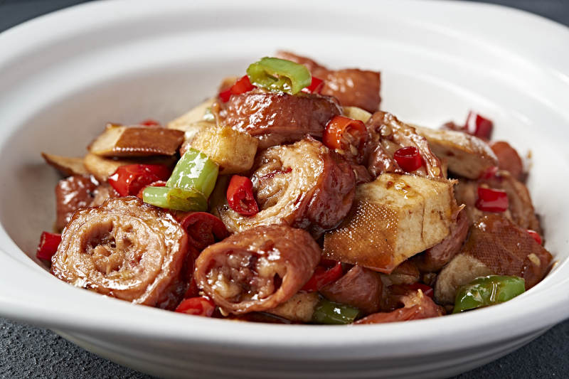 砂锅香辣米椒香干烧肥肠