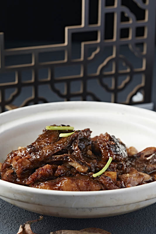 砂锅酱煲蒜香碟鱼头