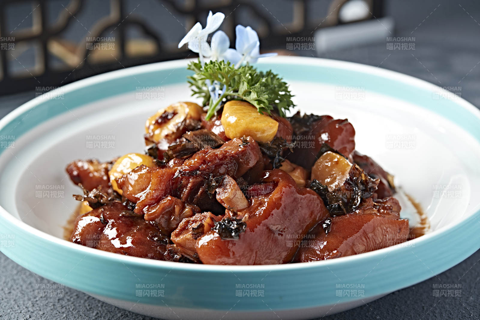 美味红烧板栗猪蹄块