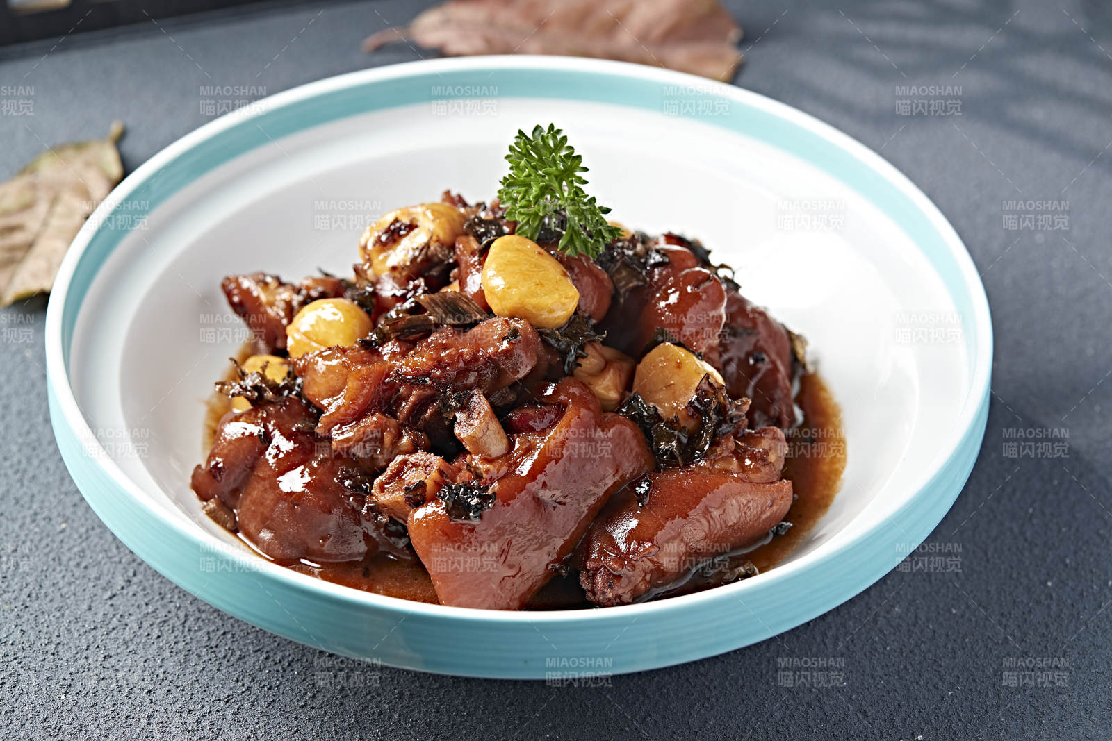 美味红烧板栗猪蹄块