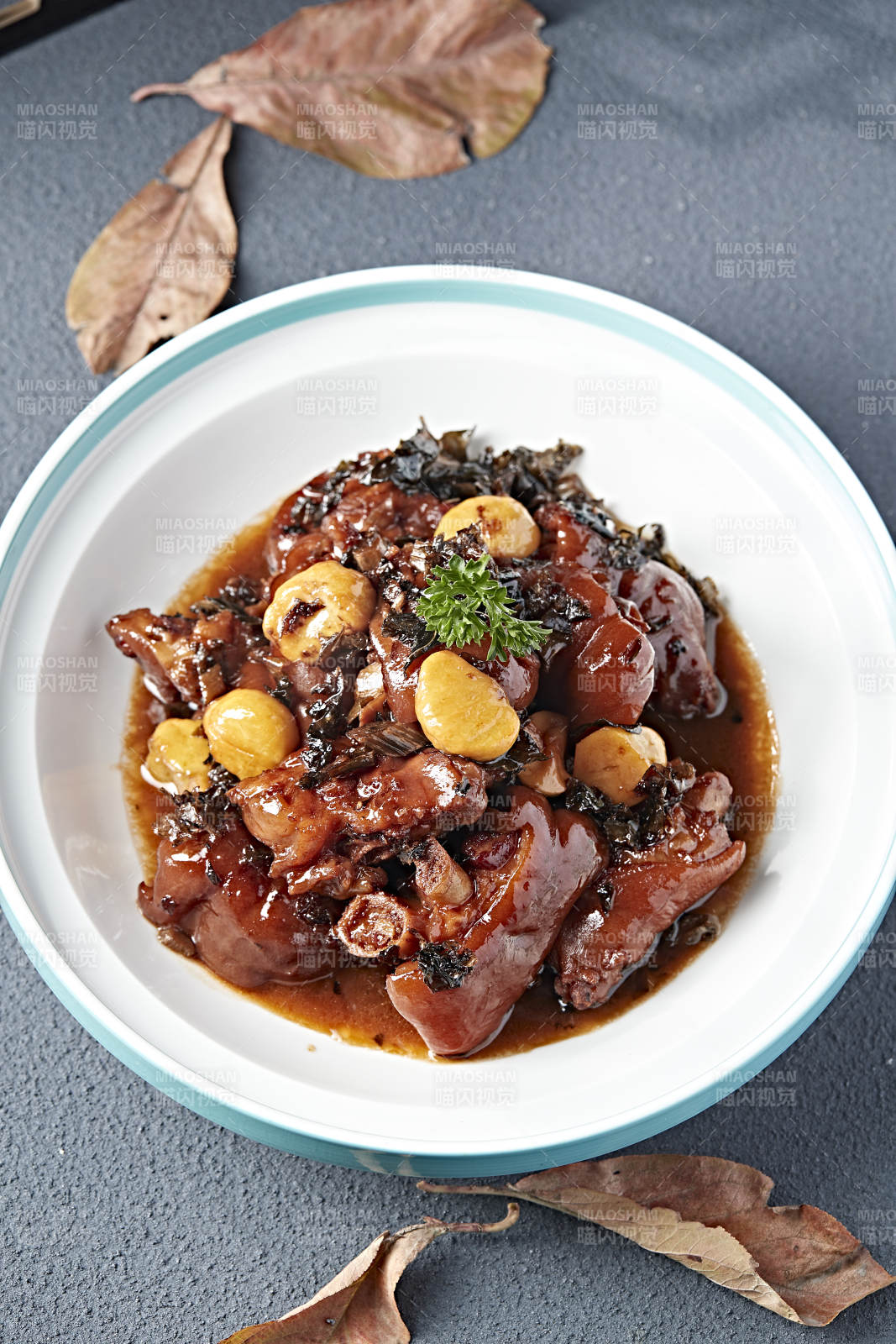 美味红烧板栗猪蹄块