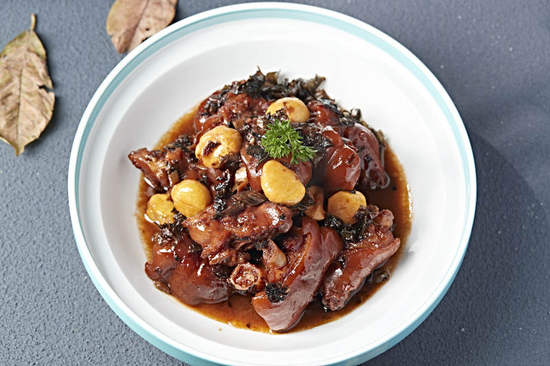 美味红烧板栗猪蹄块