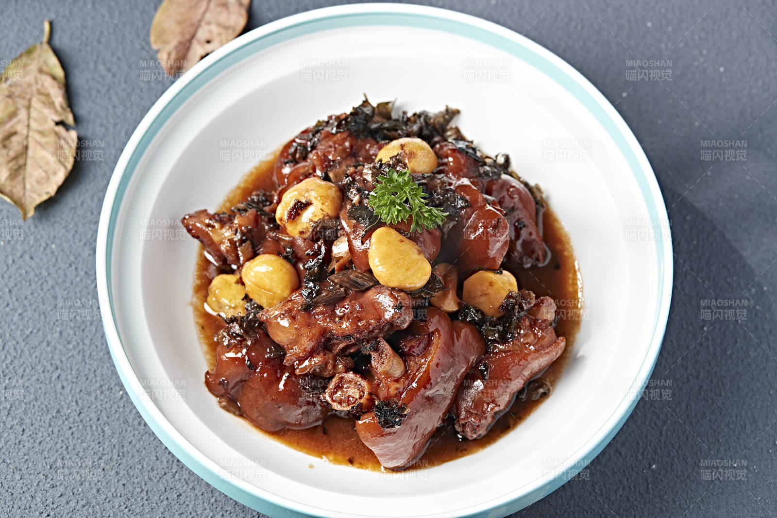 美味红烧板栗猪蹄块