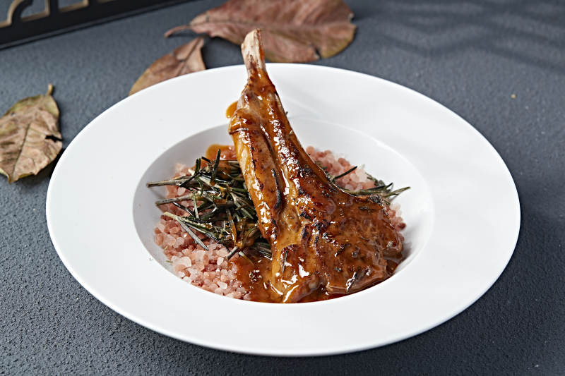 鐵板香煎戰斧小羊排