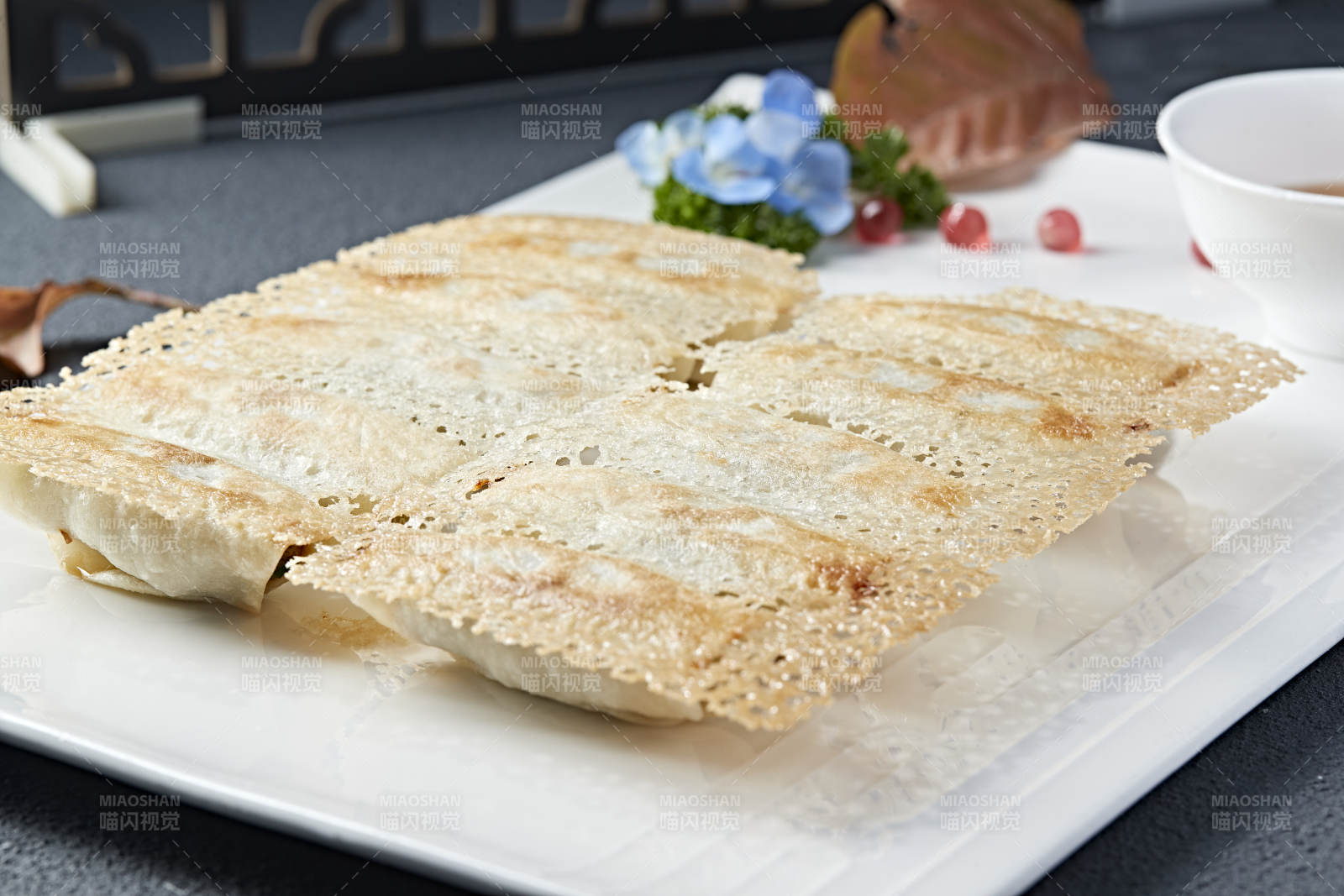 韭菜油渣馅渔网煎锅贴