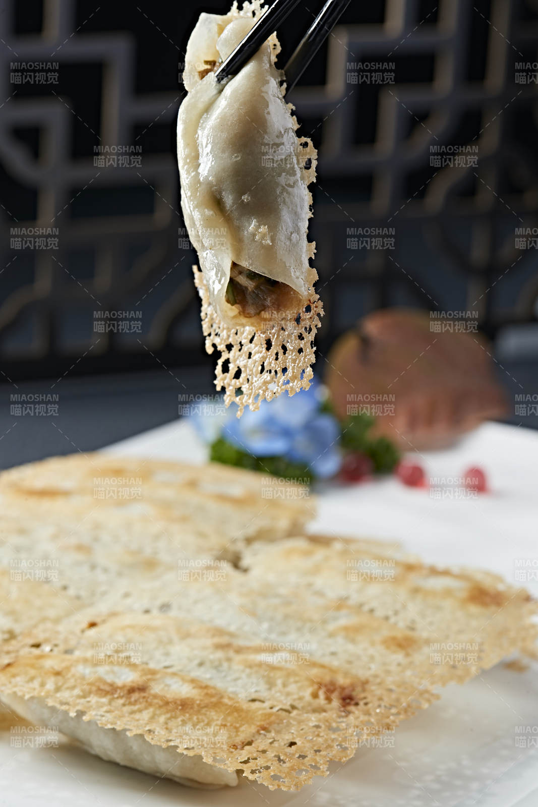 韭菜油渣馅渔网煎锅贴