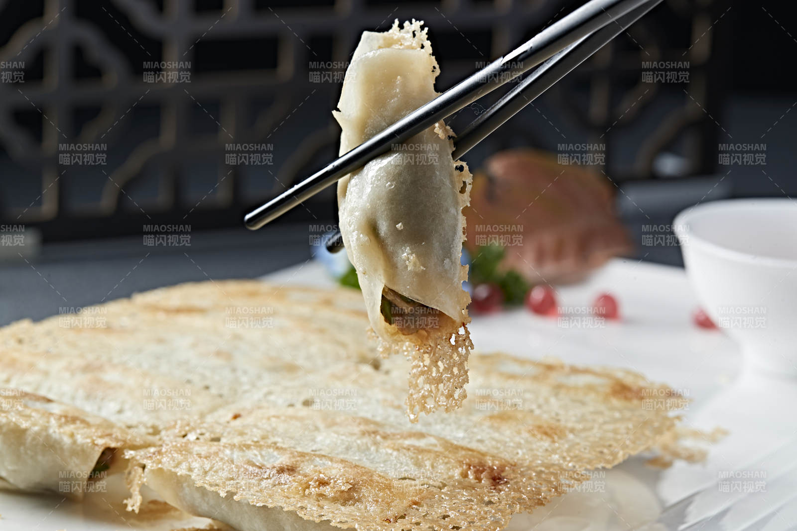 韭菜油渣馅渔网煎锅贴