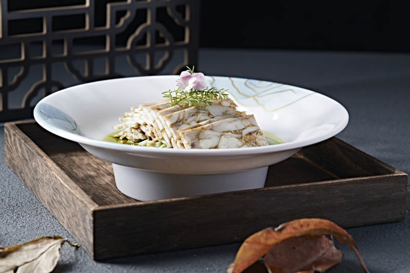 北京填鸭肉糕切片配藤椒麻油