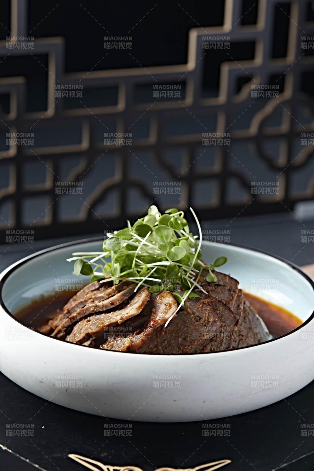 澆汁紅油牛腱子切片