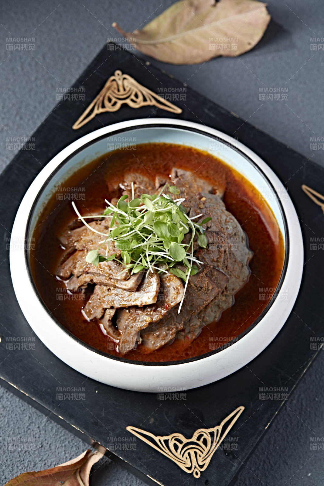 澆汁紅油牛腱子切片