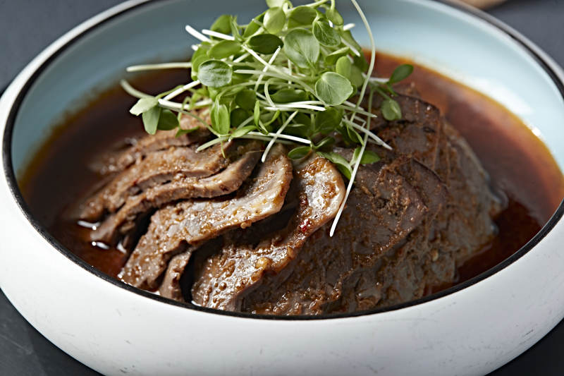 澆汁紅油牛腱子切片