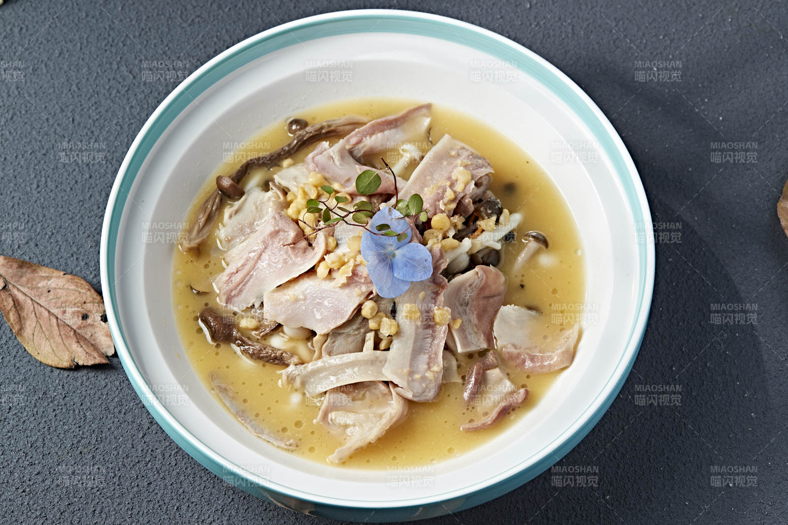 茶树菇鹰嘴豆炖猪肚片