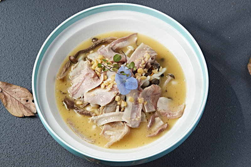 茶树菇鹰嘴豆炖猪肚片