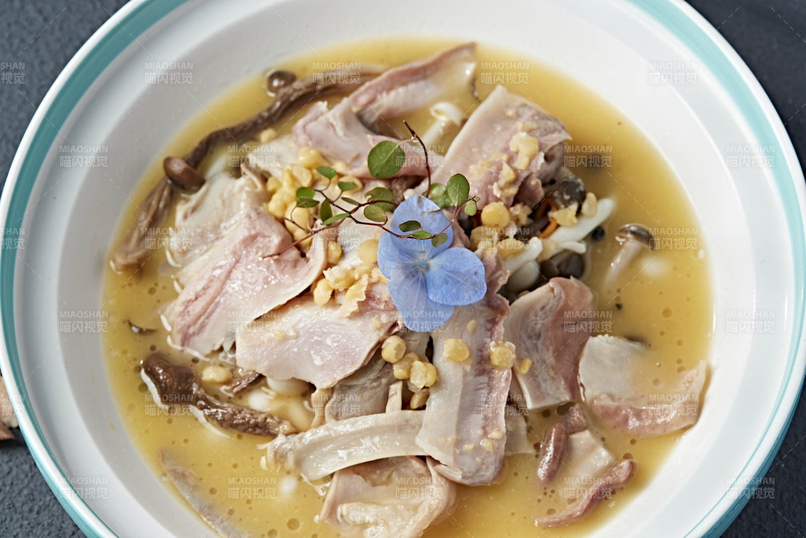 茶树菇鹰嘴豆炖猪肚片