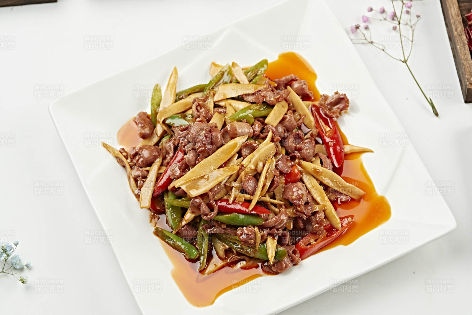 红油嫩笋彩椒炒鸡胗（嫩笋辣炒胗华）