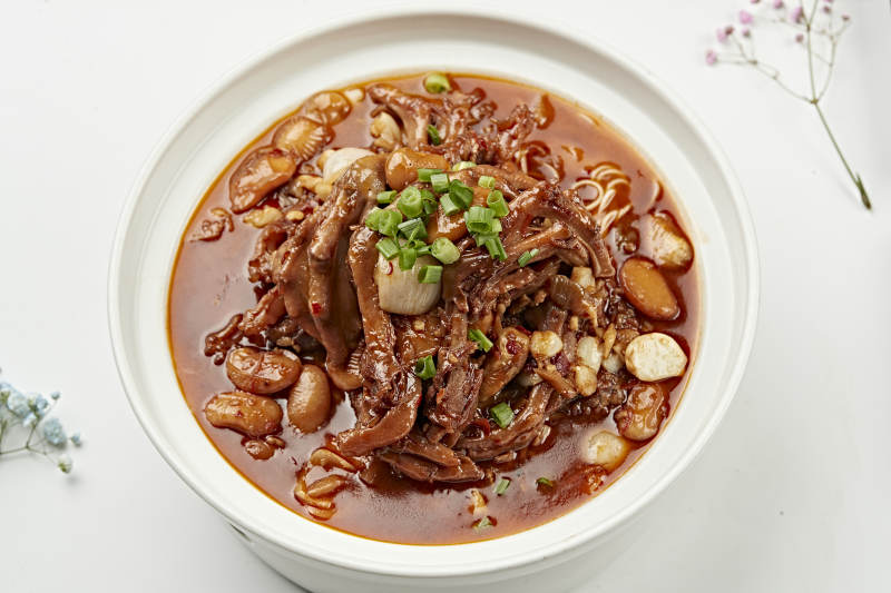 砂锅香辣红焖蒜香芸豆鹅掌