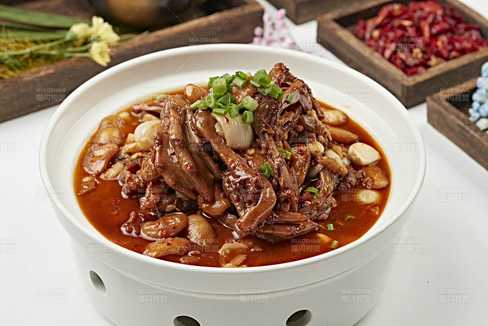 砂锅香辣红焖蒜香芸豆鹅掌