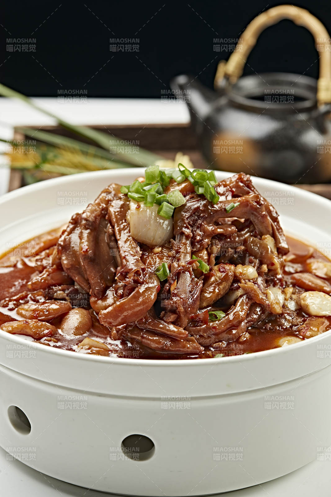 砂锅香辣红焖蒜香芸豆鹅掌